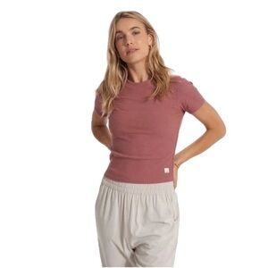 Vuori Pose Fitted Short Sleeve Medium